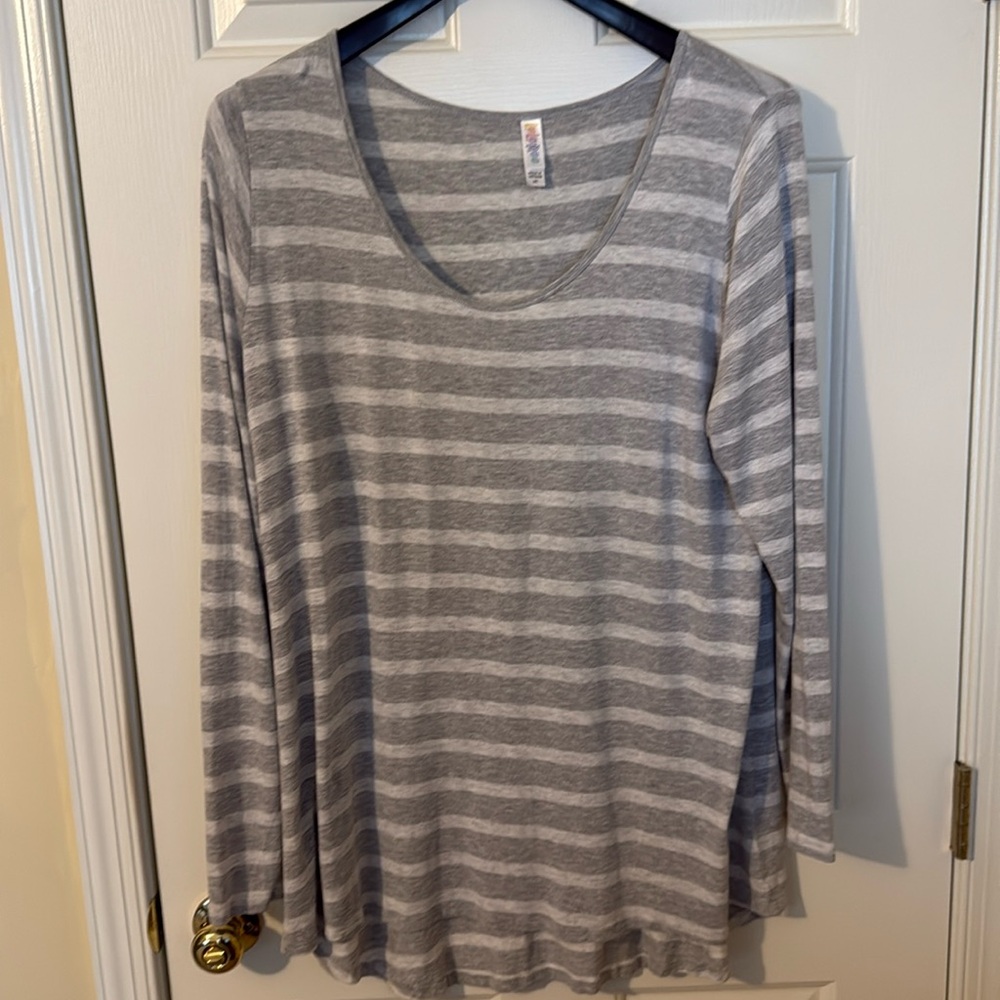 Gray and White Striped LuLaRoe Lynnae Long Sleeve T-shirt Size 2XL
